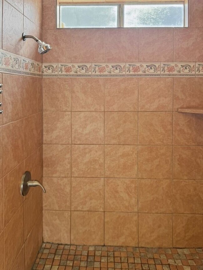 Building Photo - 3 Bedroom Home In Heart of Chandler for Rent
