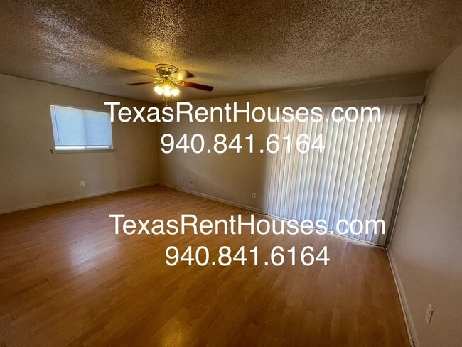 Building Photo - Amazing Neighborhood! Walking Distance to ...