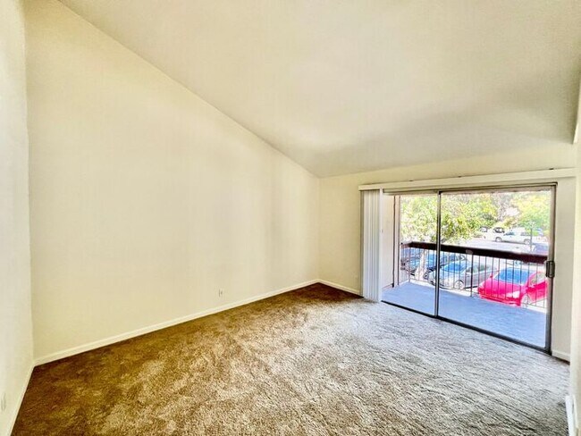 Building Photo - Beautifully remodeled 2 bedroom, 1.5 bathroom condo!