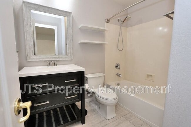 Building Photo - 3232 Balada Way