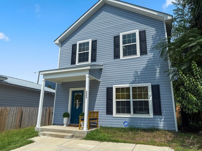 Building Photo - 2042 Delaware Ave