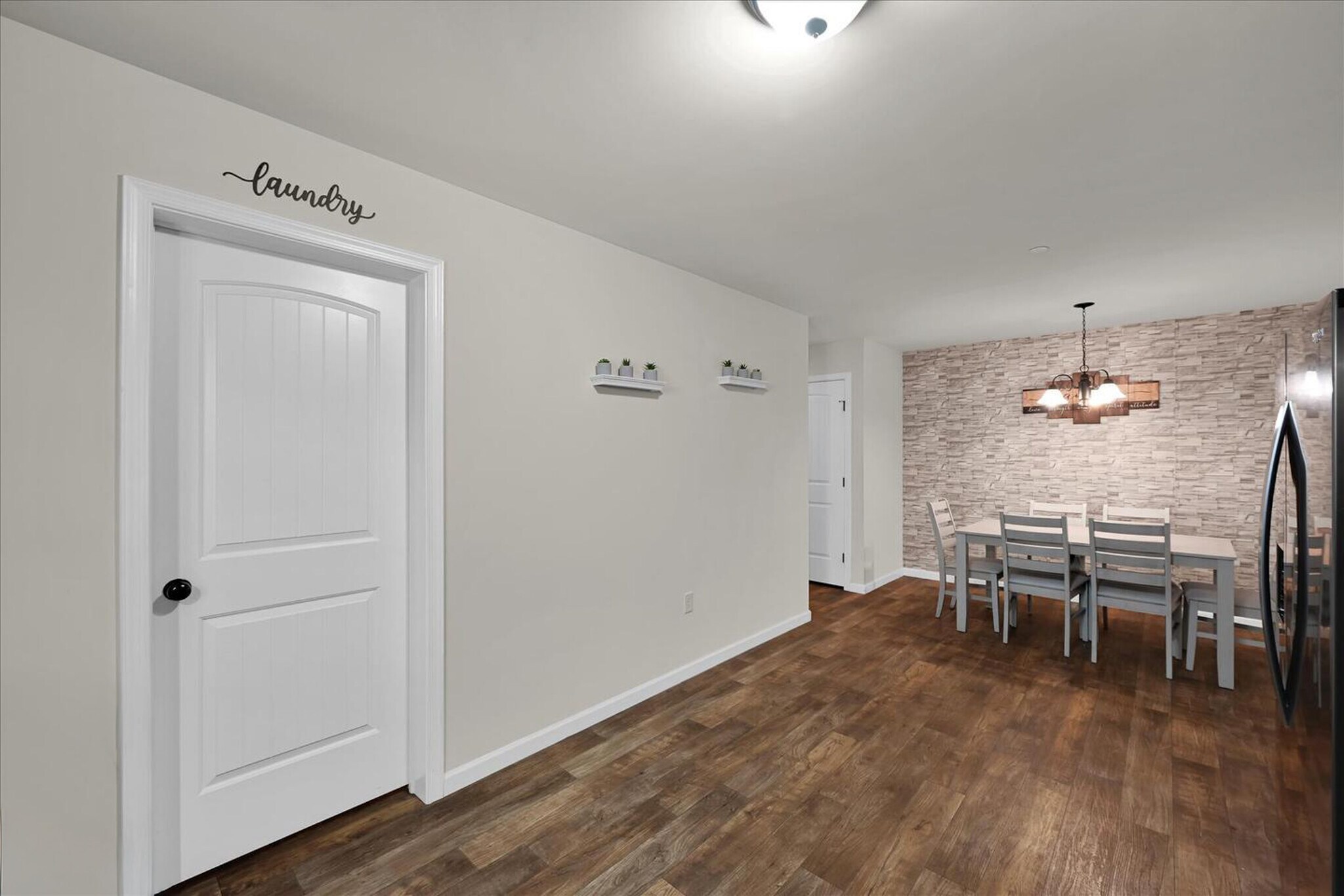 Building Photo - 721 Farmwood Ln