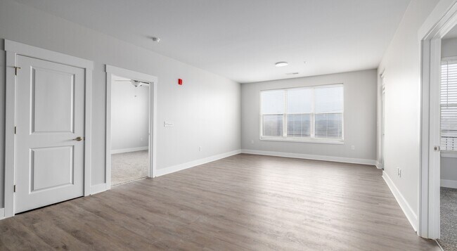 Building Photo - 234 W Diehl Rd