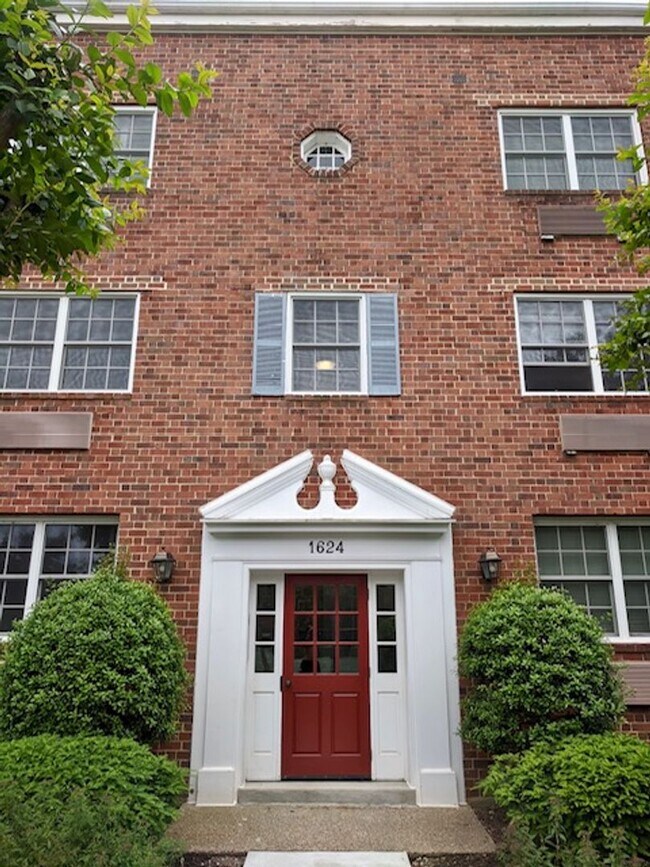 Primary Photo - FIRST MONTH FREE RENT!