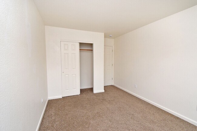 Building Photo - Caughlin Ranch Beauty Clean and Comfortable and Close to Shopping