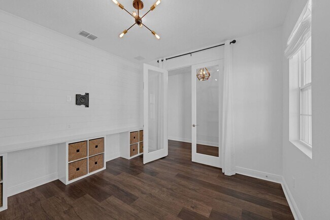 Building Photo - Gorgeous 4 bedroom/3.5 bath estate home fo...