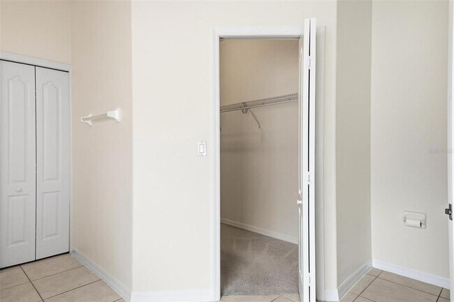 Building Photo - 29 E Diamond Dr