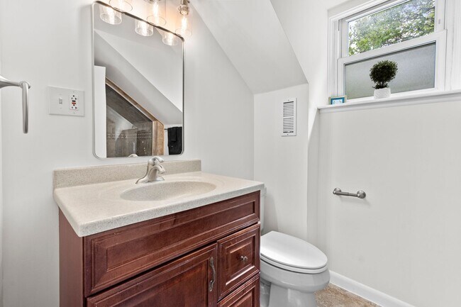 Building Photo - Charming Conshohocken Home | 2 Beds, 2 Baths, Finished Basement, Wine Cellar & 2 Parking Spaces