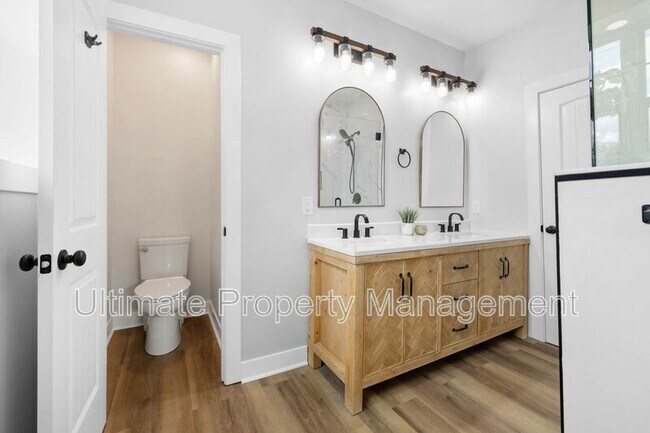 Building Photo - 610 N 10th St