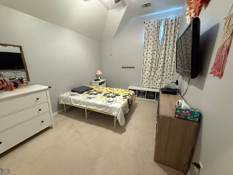Building Photo - 3006 Quail Holw