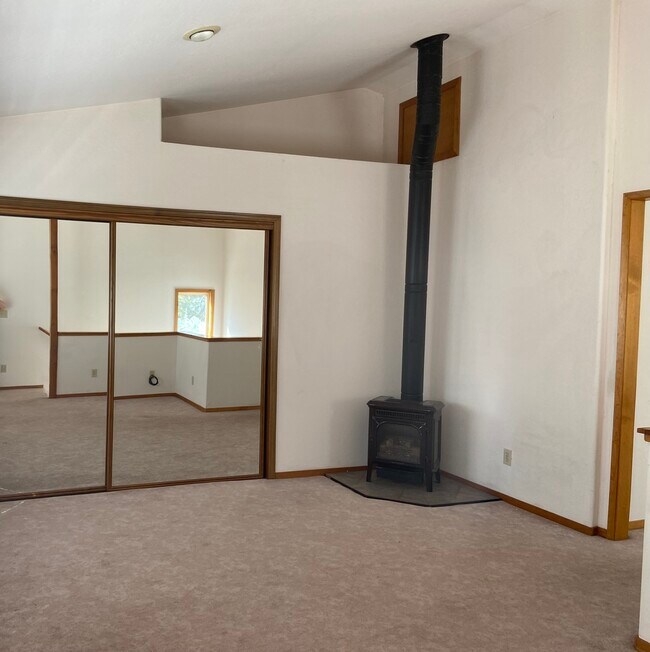 Building Photo - 2673 Wailaki St