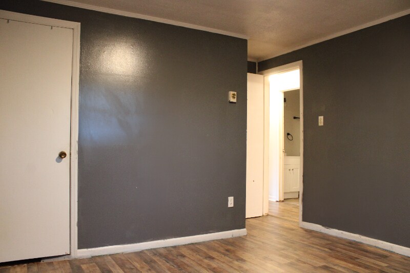 Building Photo - 225 Bland St