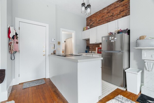 Building Photo - 389 Beacon St
