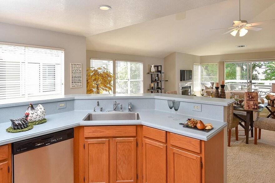 Building Photo - 1711 Parkview Green Cir