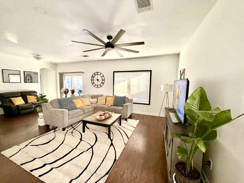 Building Photo - 2423 Trapper St