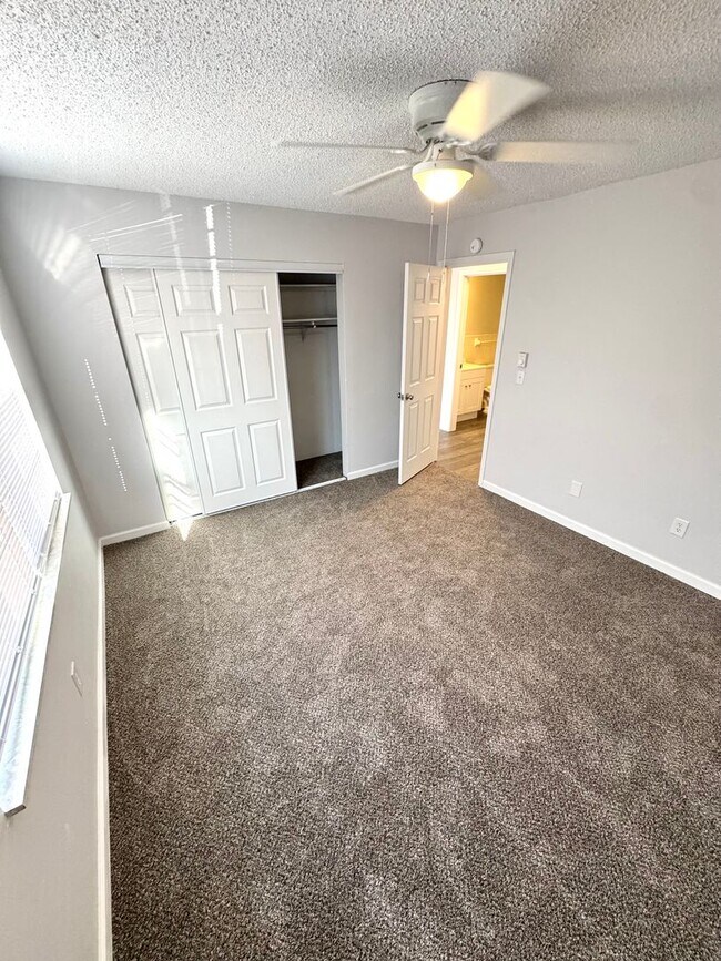 Building Photo - 2 Bedroom Apartments, Excellent Location!
