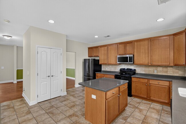 Building Photo - 152 Spindle Way