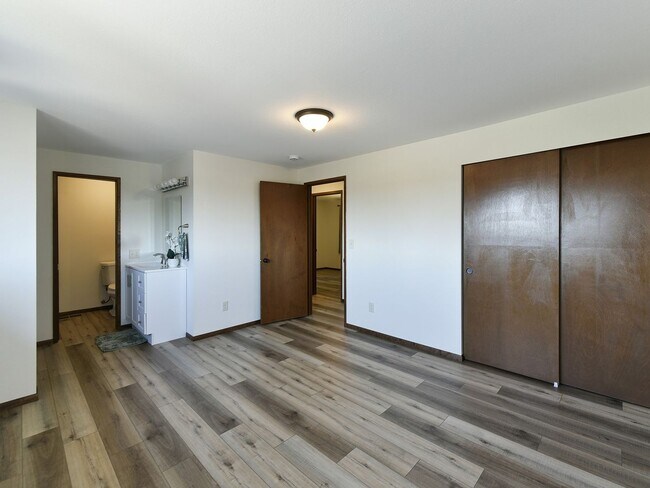 Building Photo - Spacious 3 Bedroom 2.25 Bath Home Renton Talbot Hill Area Available Now!