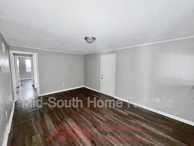 Building Photo - 1733 Gowan Dr
