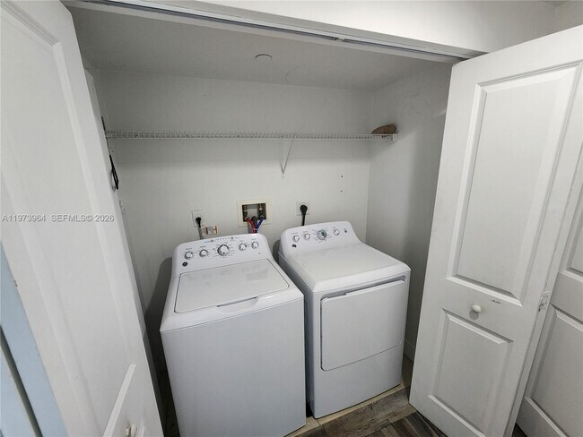 Building Photo - 1250 S Miami Ave