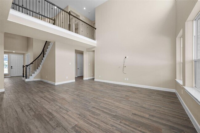 Building Photo - 14014 Phelps Dr