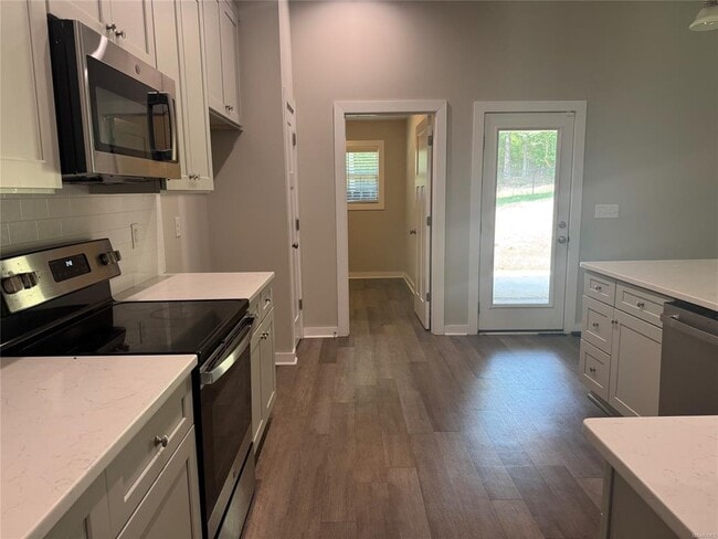 Building Photo - 107 Fox Run Dr