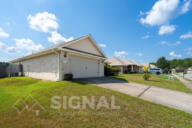 Building Photo - 473 River Crest Dr N
