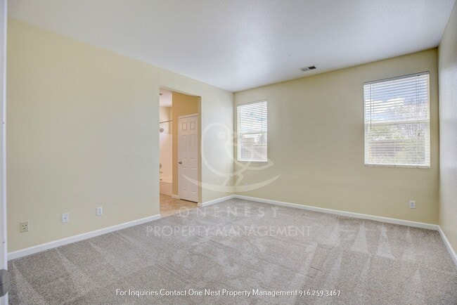 Building Photo - Beautifully maintained 4 bedroom 2 bath home!