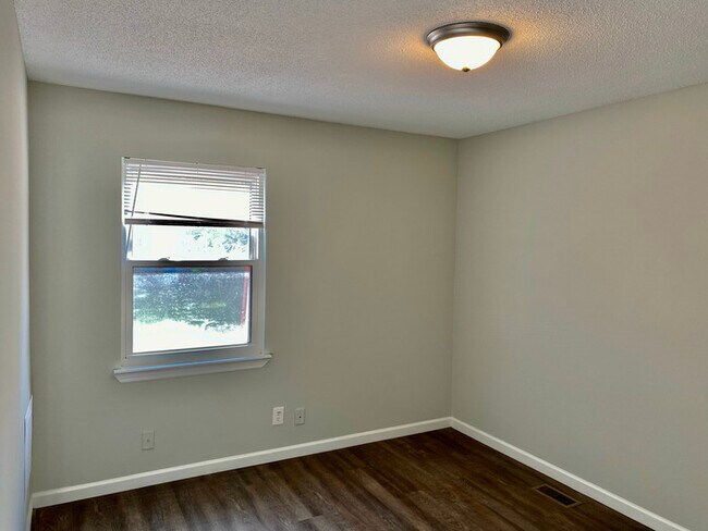 Building Photo - 1638 Keeble St