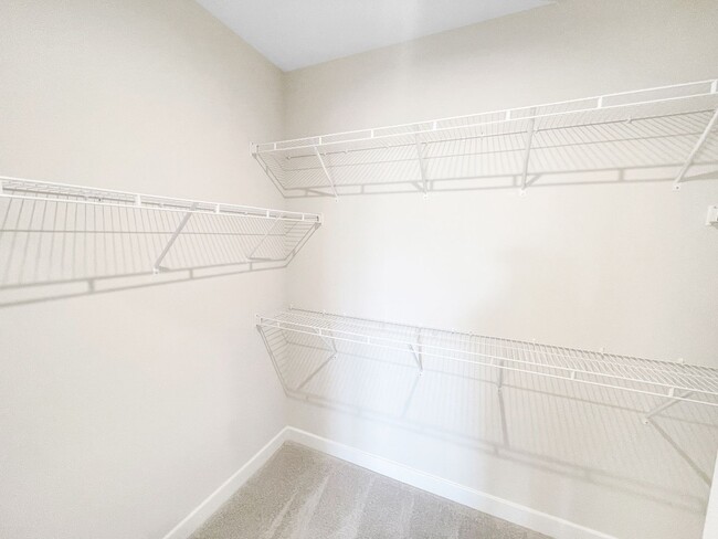 Building Photo - $200 OFF FIRST MONTH'S RENT! Luxury 2 Bedr...