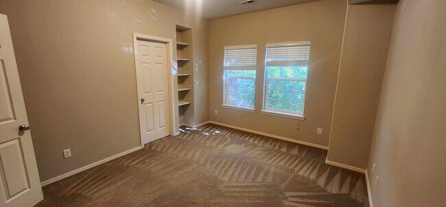 Building Photo - 1115 SE Alika Ave