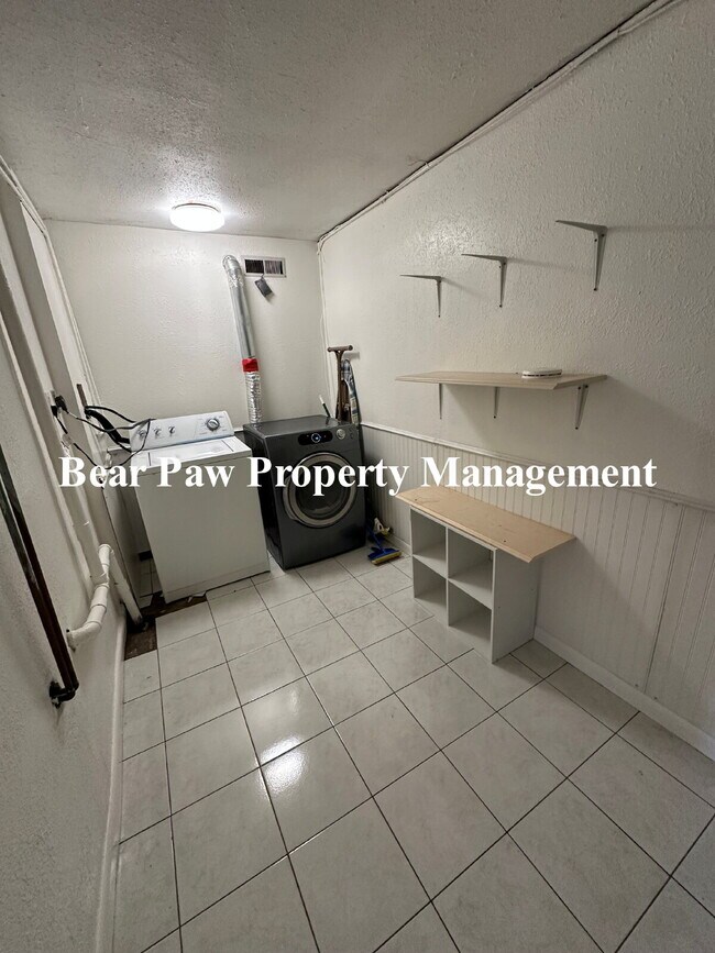 Building Photo - Cute Duplex in Kittredge!!
