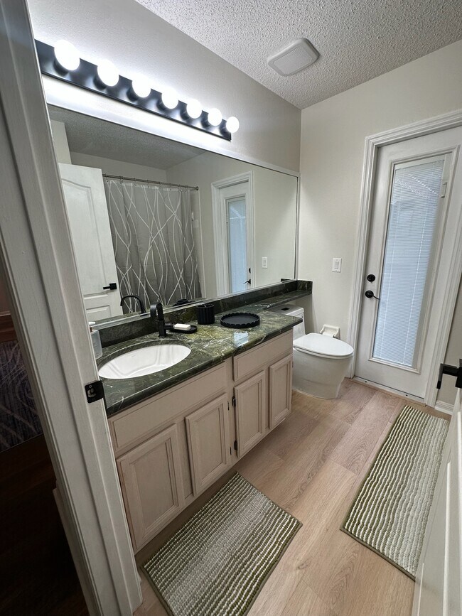 Building Photo - 8960 Huntington Pointe Dr