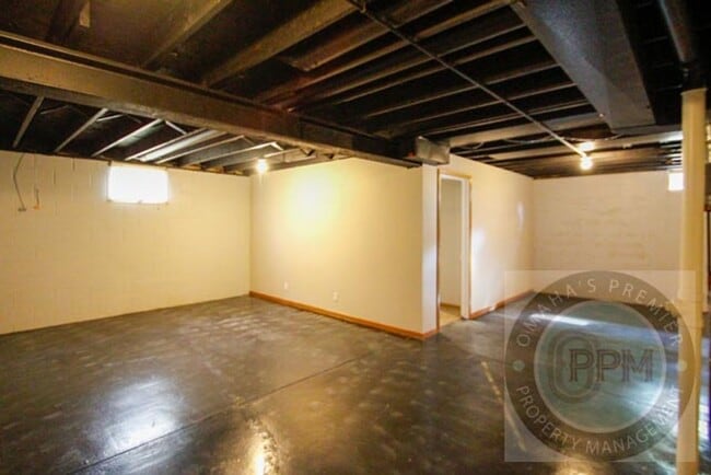 Building Photo - Comfortable 2 Bedroom/ 2 Bathroom Duplex |...