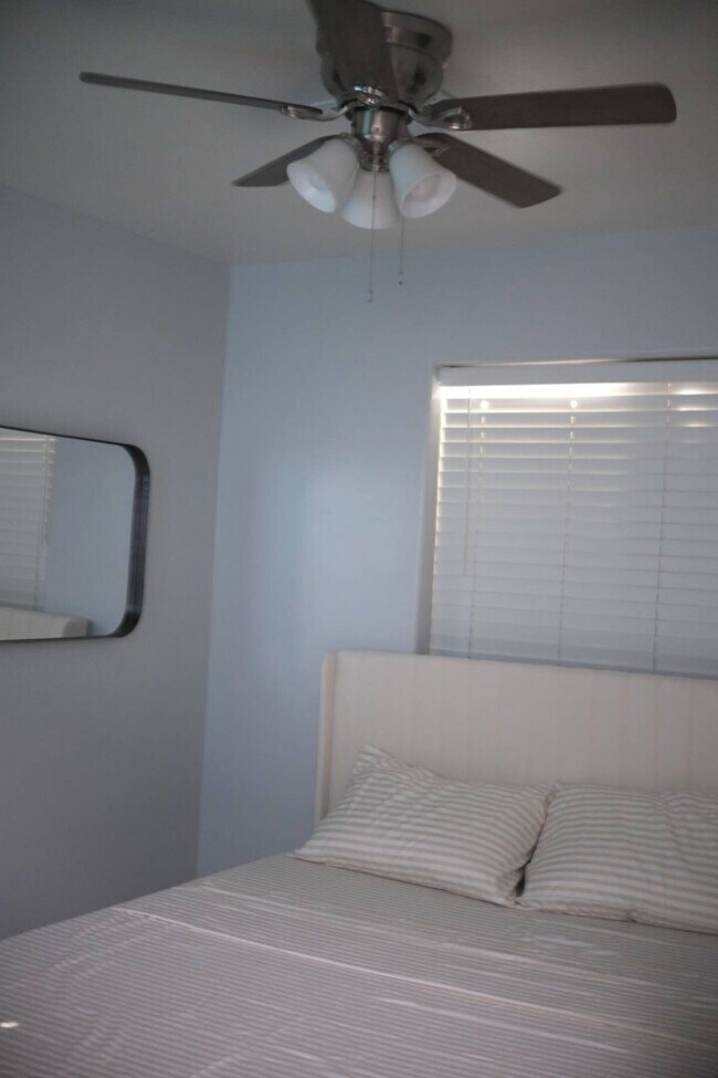 Building Photo - Comfortable 4BR/2BA Home with Yard & Parki...