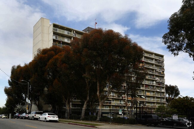 Building Photo - Harbor Towers