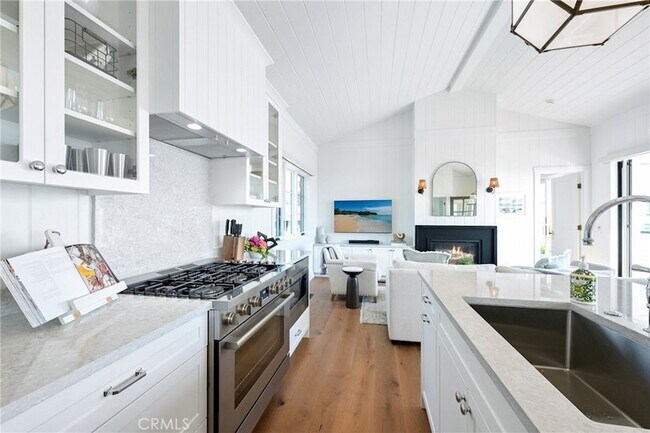 Building Photo - 360 Cliff Dr