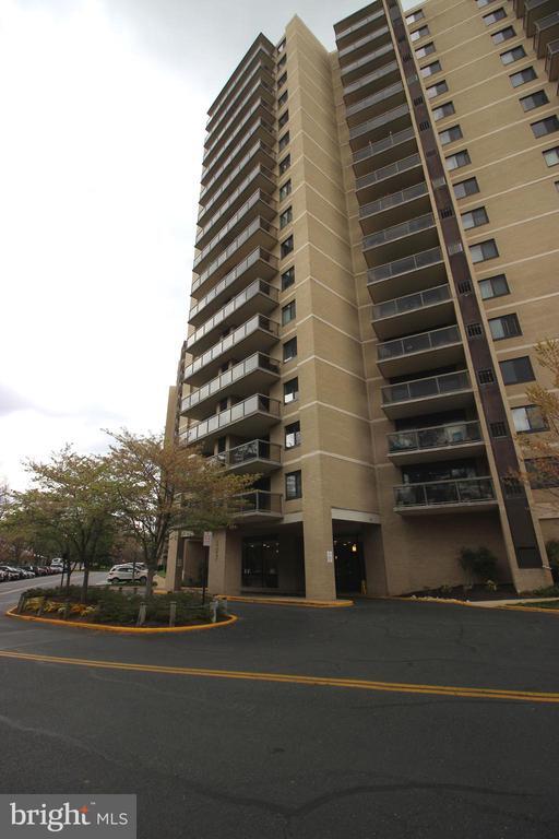 Building Photo - 307 Yoakum Pkwy