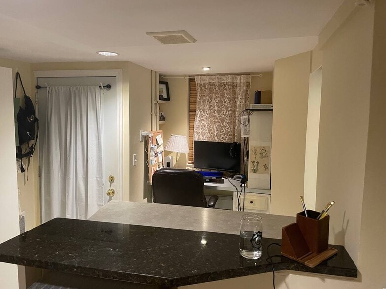 Building Photo - 8 Fulkerson St