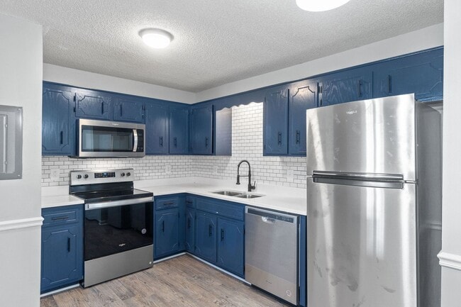 Building Photo - Renovated Two Bedroom Outside Gate 1!