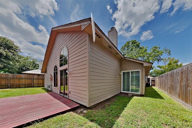 Building Photo - 8538 Sparkling Springs Dr