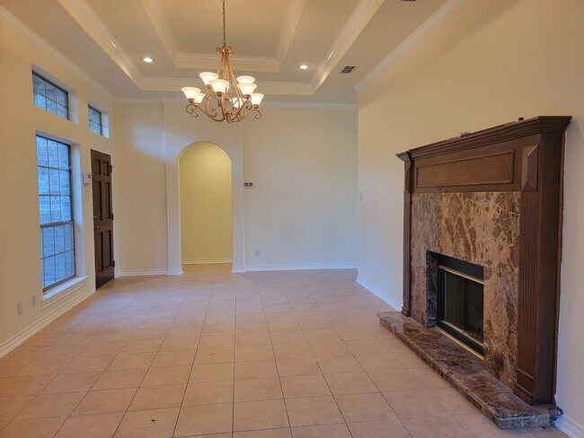 Building Photo - 3814 Crestwind Dr