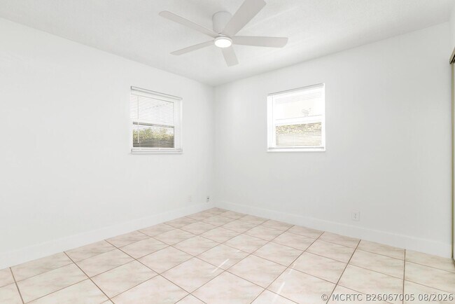 Building Photo - 411 Summa St