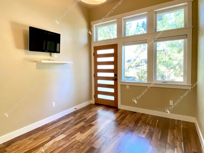 Building Photo - Elegant Single-Level Home in Northwest Cro...