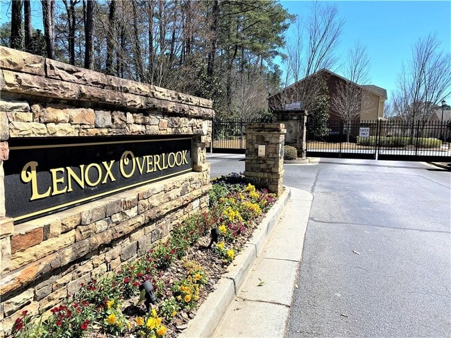 Building Photo - 2186 Hillview Dr NE