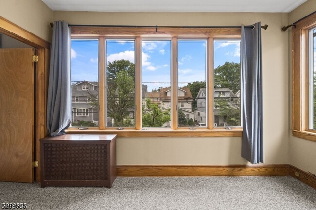 Building Photo - 31 Dawson Ave