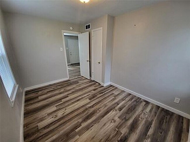 Building Photo - 6156 Jackson Ave