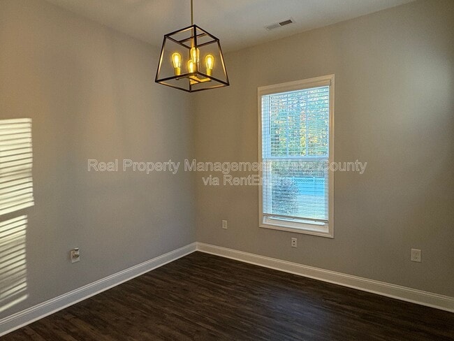 Building Photo - 1664 Highpoint St