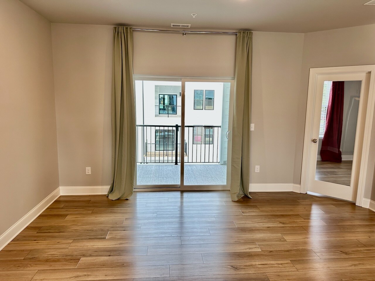 Dining Room - 1253 S Blount St