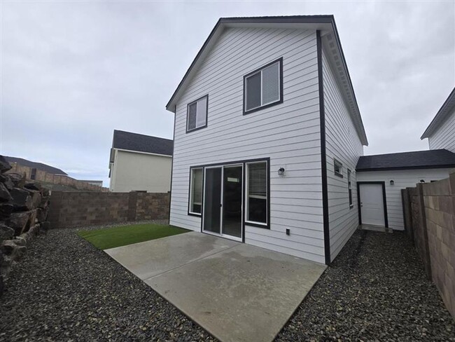 Building Photo - $1000 OFF THE 1ST MONTHS RENT! BE THE 1ST TO MOVE INTO THIS BRAND NEW TOWNHOME!